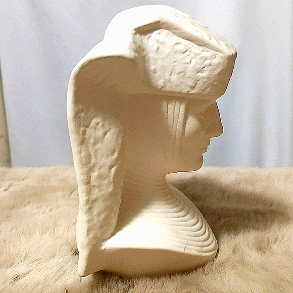 Hummel Nun Bust - Picture 3 of 11